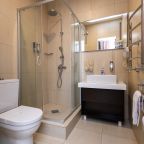 Семейный (Трехместный с одной большой и одной односпальной кроватями), Moon Hotel