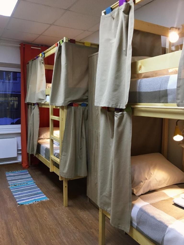 Номер (Спальное место на двухъярусной кровати в общем номере для женщин) хостела Настроение, Гатчина
