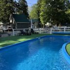 Крытый и уличный подогореваемые бассейны, Отель Green Park