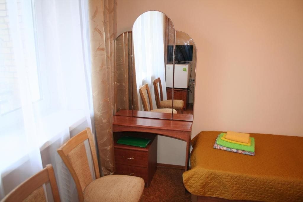 Двухместный (Улучшенный двухместный номер с 2 отдельными кроватями) санатория Строитель, Владивосток