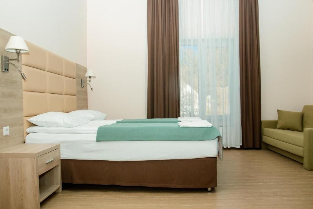 Двухместный (Стандартный двухместный номер с 1 кроватью или 2 отдельными кроватями и балконом) отеля Altaroom, Домбай