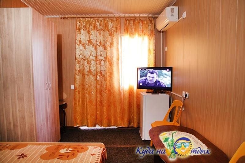 Двухместный (Стандартный двухместный номер с 1 кроватью и общей ванной комнатой) гостевого дома Полина, Геленджик