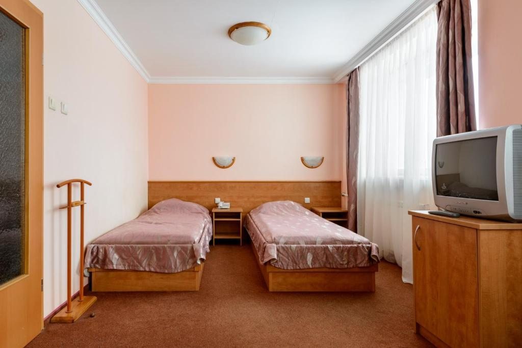 Двухместный (Стандартный двухместный номер с 2 отдельными кроватями) отеля AZIMUT Отель Мирный, Мирный (Республика Саха), Республика Саха