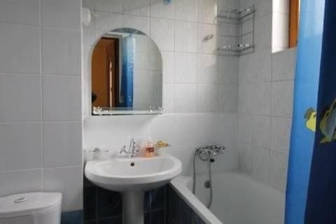 Трехместный (Трехместный номер с ванной комнатой) гостевого дома Магас, Лазаревское