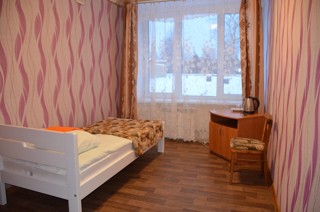 Одноместный (Одноместный номер с общим душем и туалетом) гостиничного комплекса Онежский, Медвежьегорск