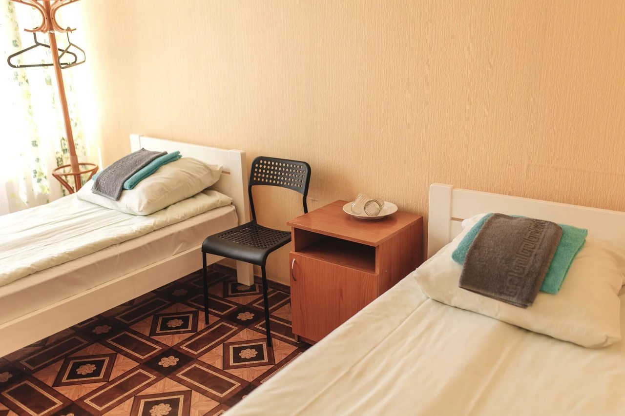 Двухместный (Двухместный номер с 2 отдельными кроватями и ванной комнатой) гостиничного комплекса Онежский, Медвежьегорск