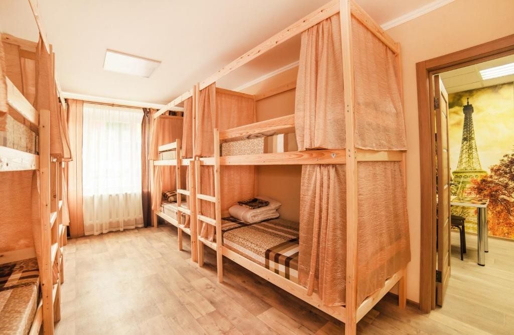 Номер (Спальное место на двухъярусной кровати в общем номере для мужчин и женщин) хостела Кристалл, Тюмень