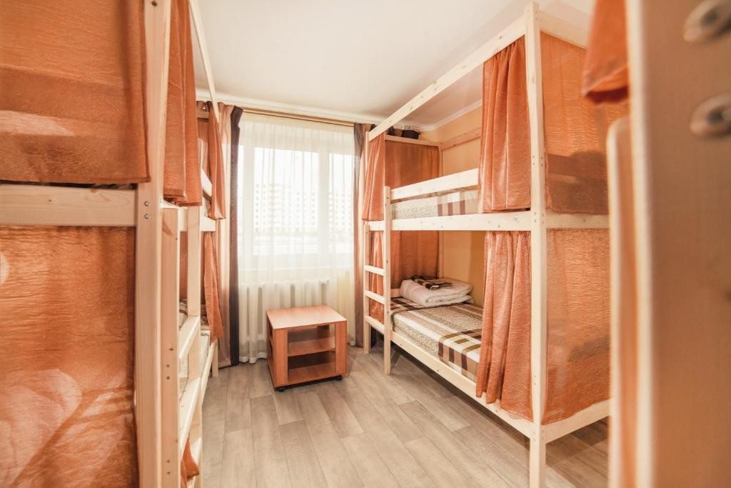 Номер (Спальное место на двухъярусной кровати в общем номере для мужчин и женщин) хостела Кристалл, Тюмень
