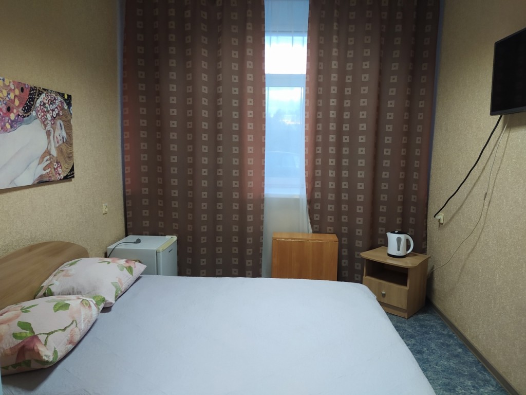 Двухместный (Эконом плюс, С двуспальной кроватью и удобствами на этаже 313) гостиницы Эконом, Пермь