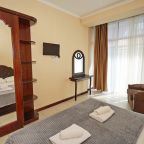 Семейный (Люкс двухкомнатный с личной кухней), Отель Villa Classic