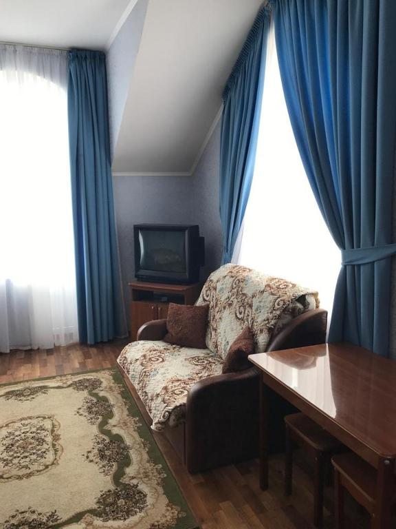 Двухместный (Двухместный номер с 1 кроватью и балконом (для 2 взрослых и 1 ребенка)) отеля Сергей, Сочи