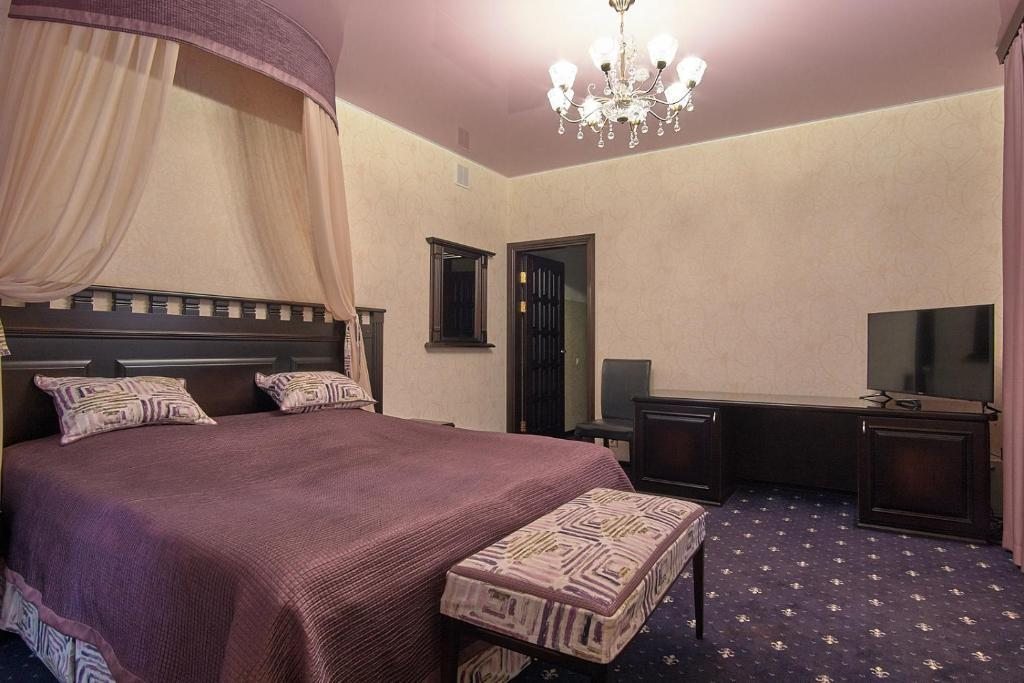 Двухместный (Двухместный номер Делюкс с 1 кроватью и балконом) отеля Абажур, Бердск