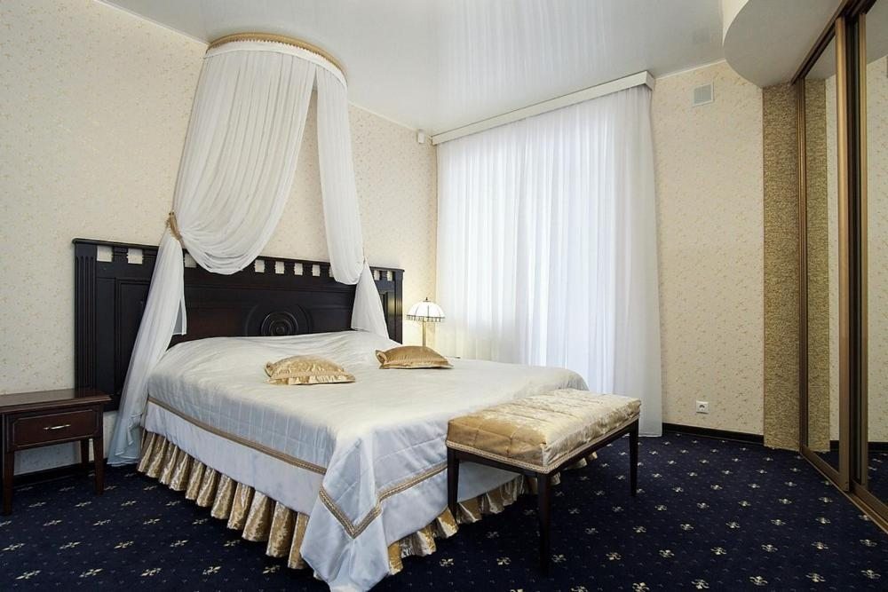 Двухместный (Двухместный номер Делюкс с 1 кроватью и балконом) отеля Абажур, Бердск
