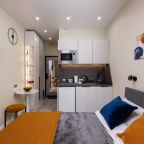 Люкс (Люкс 309), Отель Стромынка