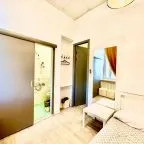 Дизайн интерьеров выдержан в светлой цветовой гамме.