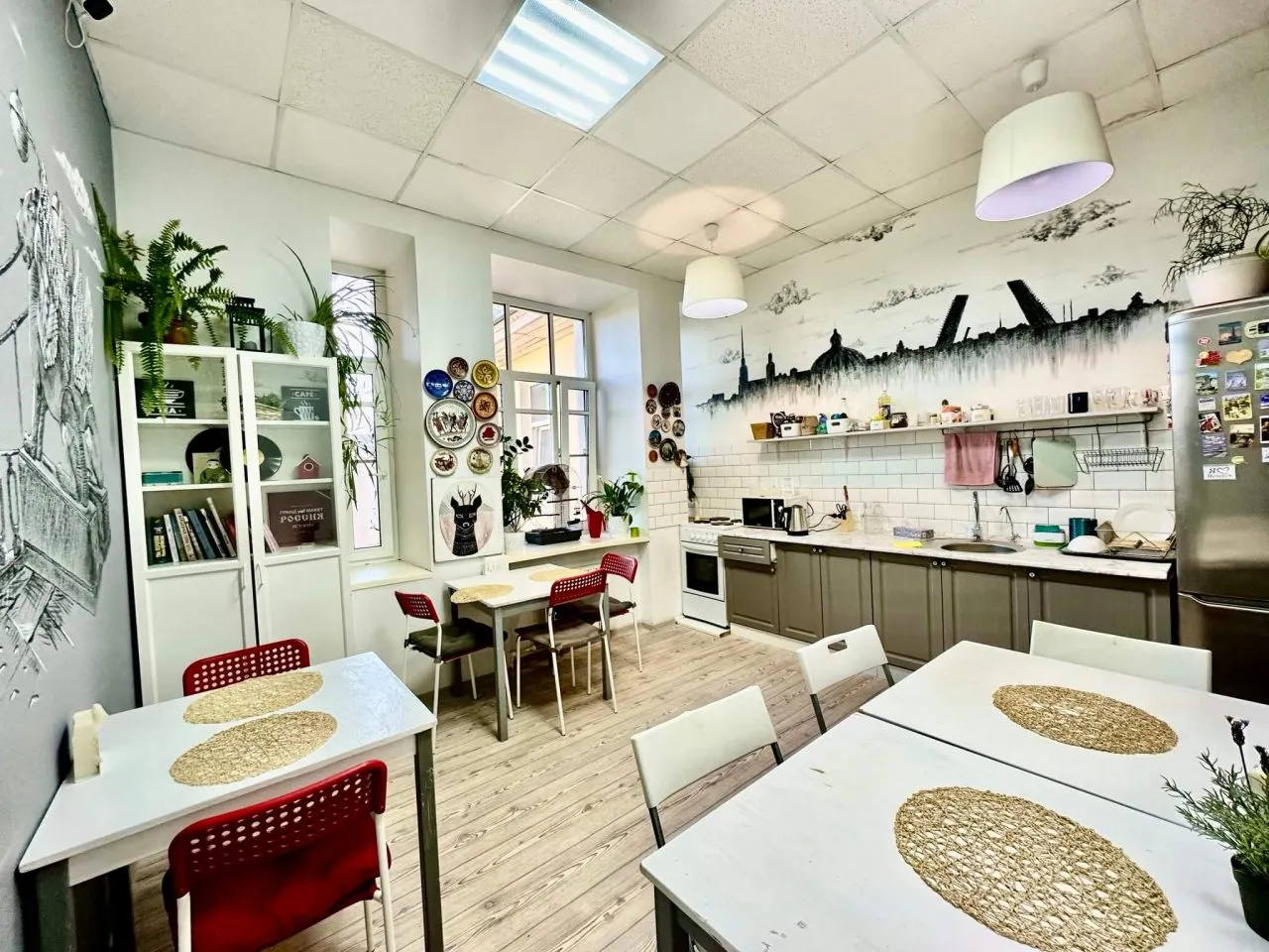 Столовая - уютное место для приема пищи.