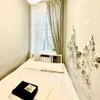 В оформлении интерьеров применяются принципы минимализма.