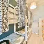 Дизайн интерьеров разработан именитым дизайнером.