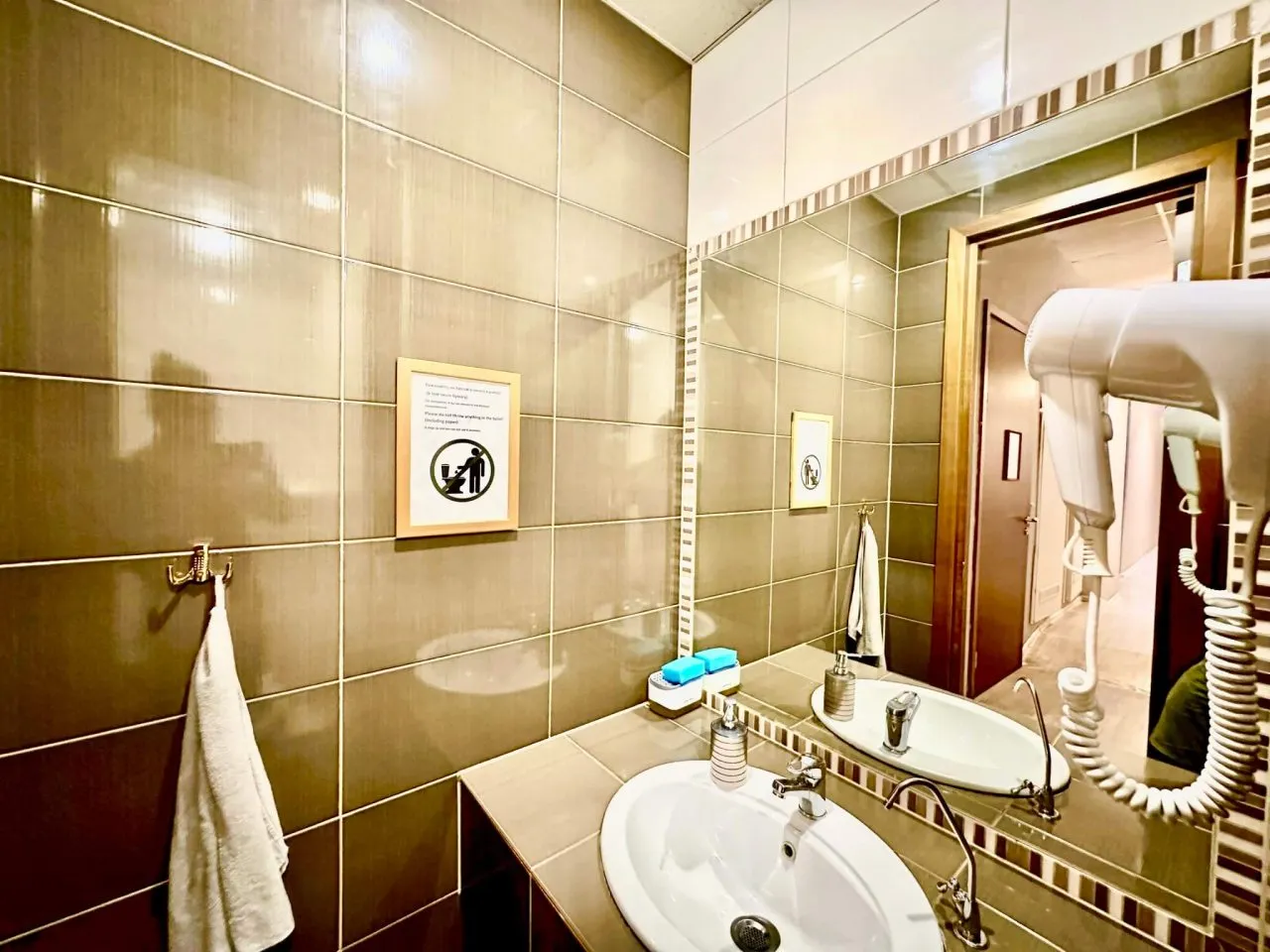 Предусмотрен фен и прочие банные принадлежности