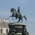 Площадь Александра Невского в 6 минутах от нас