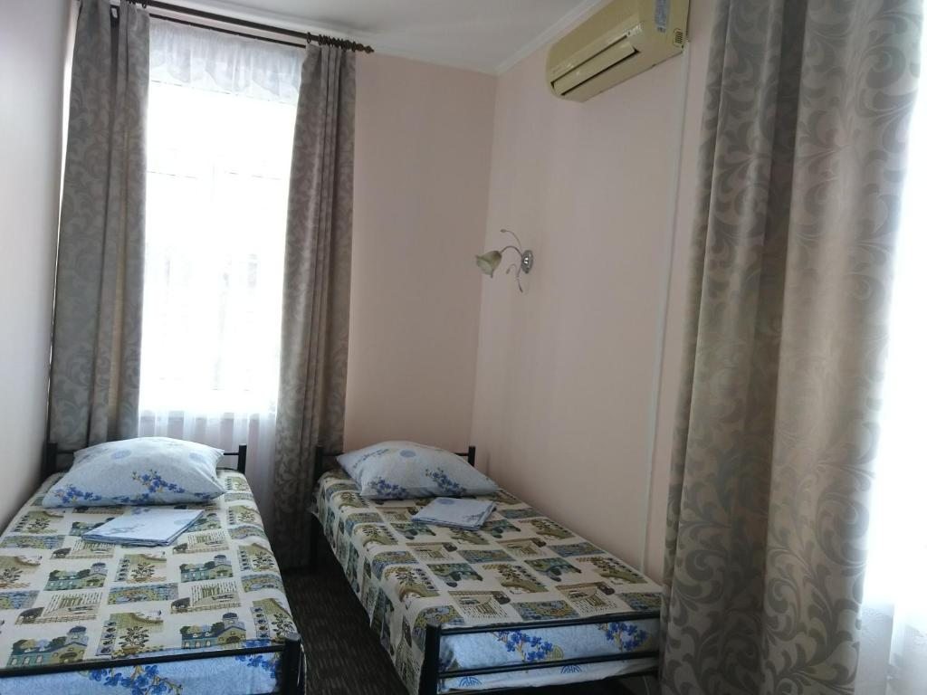 Двухместный (Двухместный номер с 2 отдельными кроватями и душем) гостевого дома Мама Ольга, Лазаревское