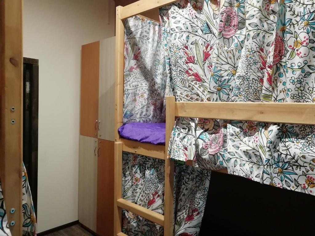 Номер (Спальное место на двухъярусной кровати в общем номере для мужчин и женщин) хостела Полянка, Северодвинск
