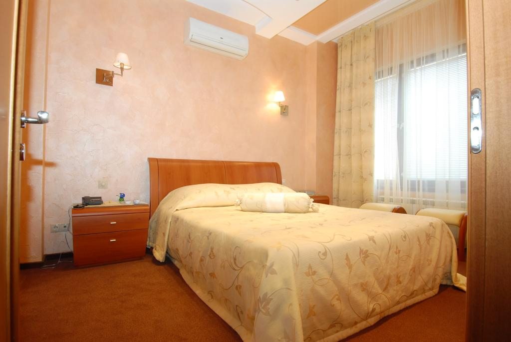 Двухместный (Двухкомнатный улучшенный 1-категории) гостиницы Юг, Краснодар