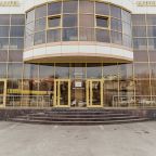 Парковка автомобилей служащим гостиницы, Гостиница Gold Star