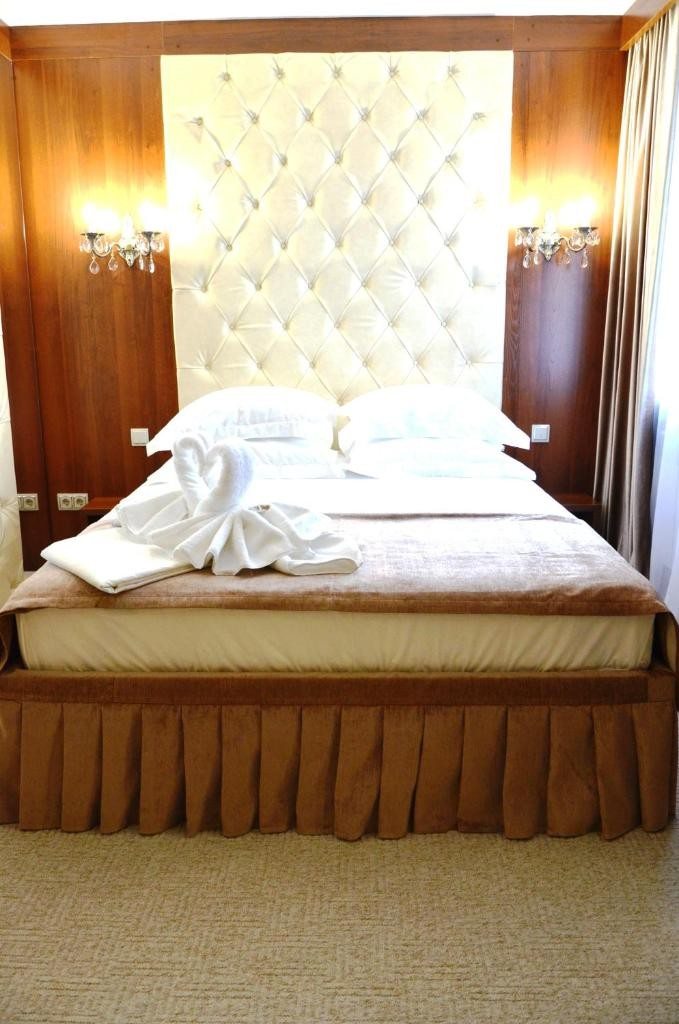 Двухместный (Номер Делюкс с кроватью размера «king-size») бизнес-отеля Ривьера, Якутск