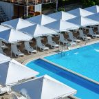 Бассейн с подогревом, Отель MoreLeto