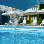 Бассейн с подогревом, Отель MoreLeto