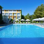 Бассейн с подогревом, Отель MoreLeto