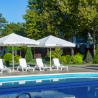 Бассейн с подогревом, Отель MoreLeto