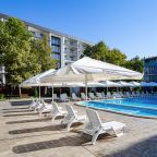 Бассейн с подогревом, Отель MoreLeto