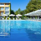 Бассейн с подогревом, Отель MoreLeto