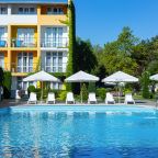 Бассейн с подогревом, Отель MoreLeto