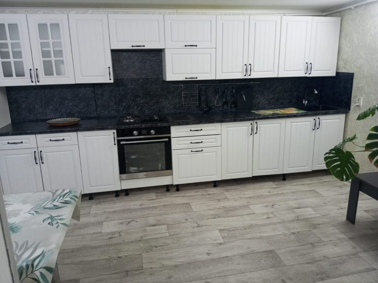 Дом (Дом с 1 спальней), Дом и отдельные номера под ключ