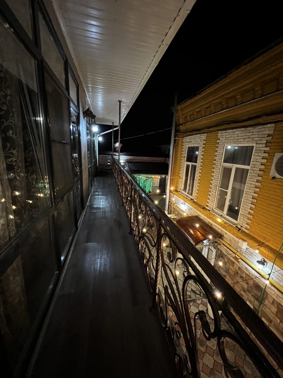 Мягкие огоньки фонариков создают неповторимую атмосферу уюта