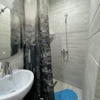 Всё для личного ухода:в номере душ, туалет и набор принадлеж