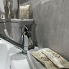 Всё для личного ухода:в номере душ туалет и набор принадлежн