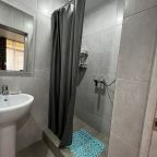 Душ, туалет и гигиенические принадлежности — всё под рукой.