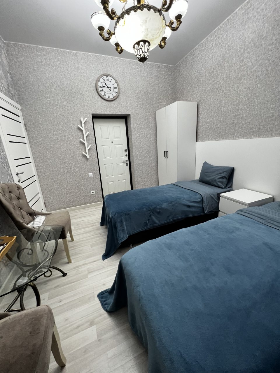 Две односпальные кровати в номере комфортно для двоих гостей