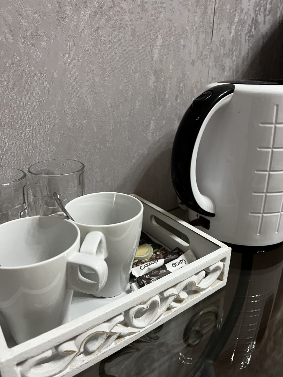 В номере чайник чай и кофе наслаждайтесь теплом и вкусом