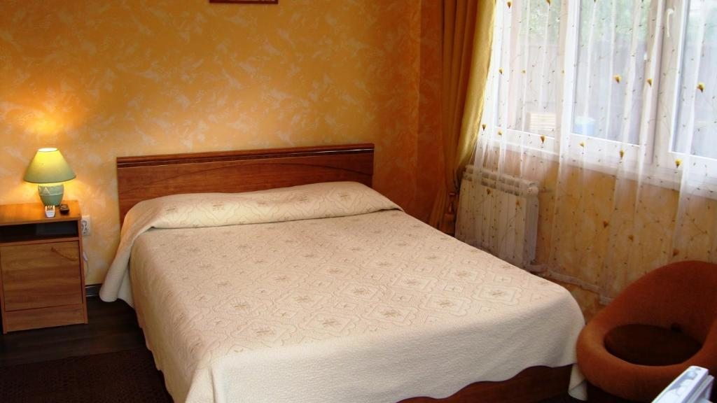 Двухместный (Двухместный номер с 1 кроватью и собственной ванной комнатой) гостевого дома Теремок на Чкалова, Адлер