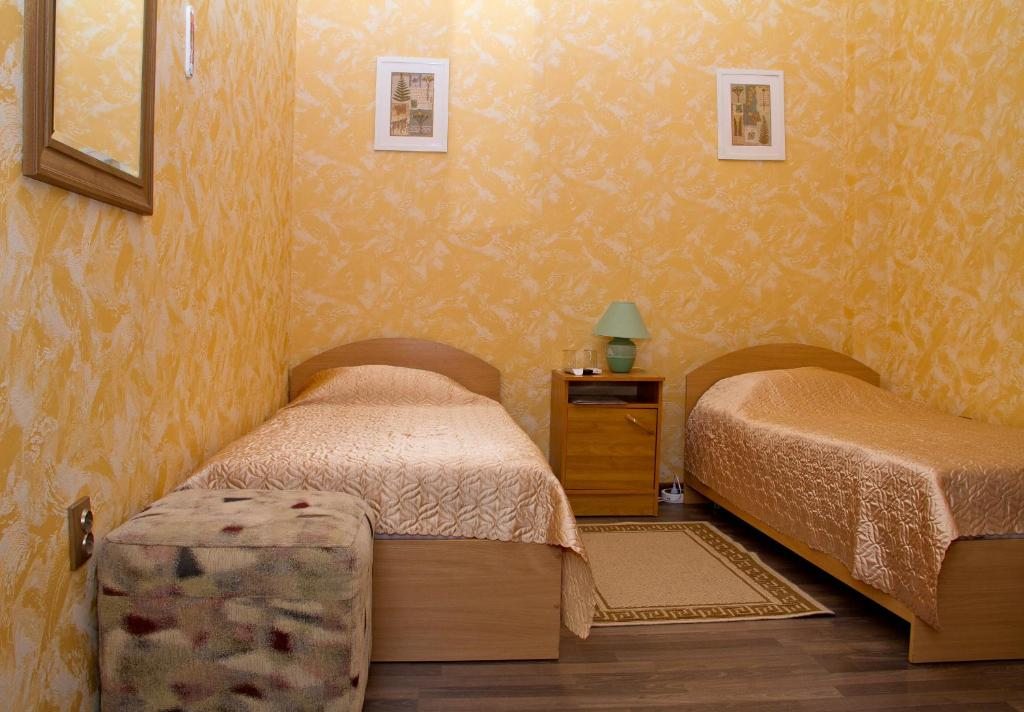 Двухместный (Двухместный номер с 2 отдельными кроватями и собственной ванной комнатой) гостевого дома Теремок на Чкалова, Адлер