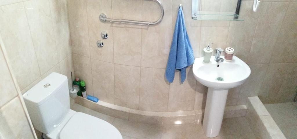 Двухместный (Двухместный номер с 2 отдельными кроватями и дополнительной кроватью), Гостевой дом Теремок на Чкалова