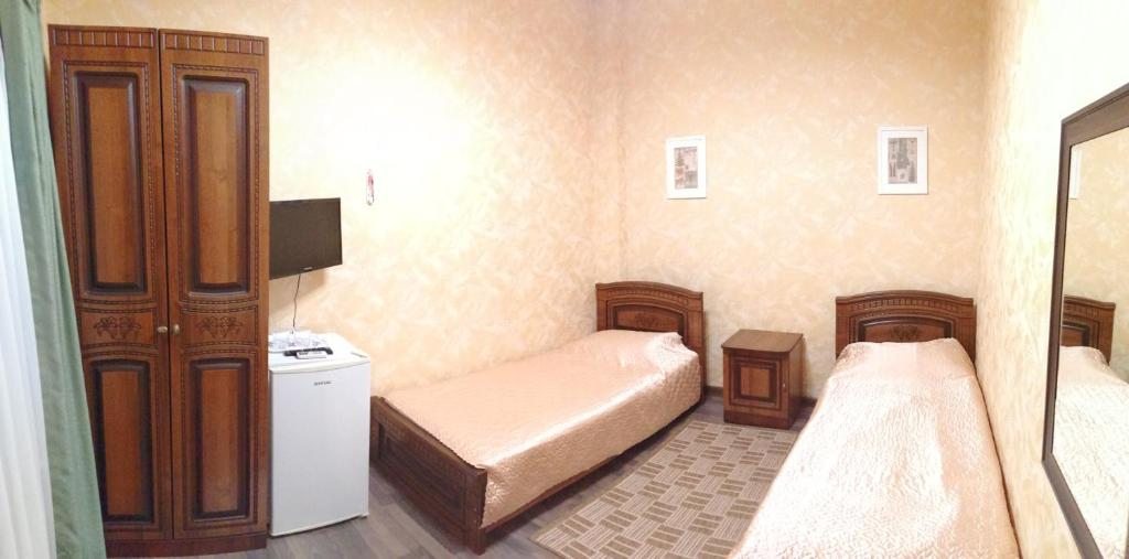 Двухместный (Небольшой двухместный номер с 2 отдельными кроватями) гостевого дома Теремок на Чкалова, Адлер