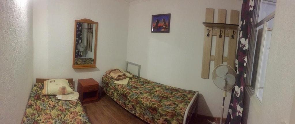 Двухместный (Бюджетный двухместный номер с 2 отдельными кроватями) гостевого дома Шоколад на Циолковского, Геленджик