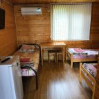 Трехместный (С раздельными кроватями в срубе 1 и 3, в корпусе номер 2.4), Гостевой дом Асият