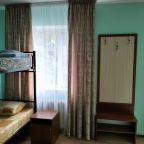 Трехместный (С раздельными кроватями в срубе 1 и 3, в корпусе номер 2.4), Гостевой дом Асият